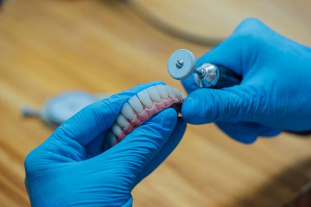 Read more about the article Dental Implants vs. Dentures: Which Is Right for You?